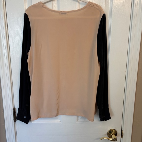 Equipment Beige and Black Long Sleeve Top Women’s L 100% Silk Style Q23-E315K - Picture 2 of 7